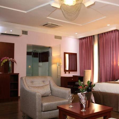 Grand Pela Hotel & Suites Abuja Room photo