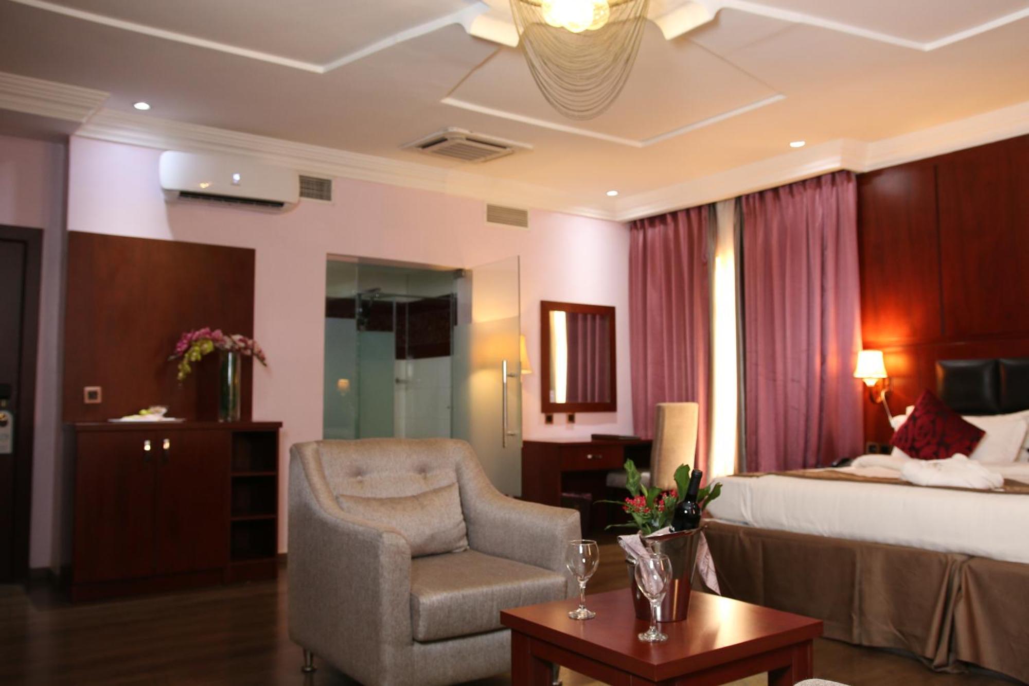 Grand Pela Hotel & Suites Abuja Room photo